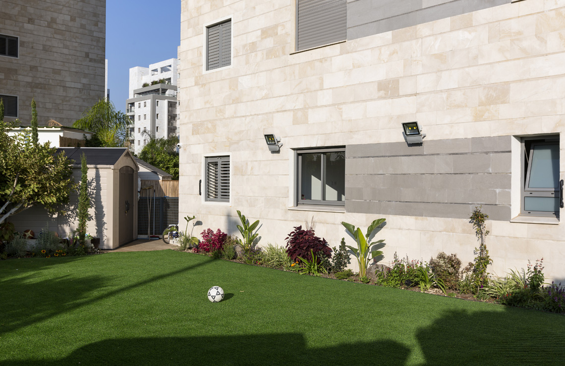 דירת גן בקו נקי